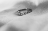 宝格丽蛇形戒指(宝格丽蛇形戒指：神秘与绚烂交织的奢华之旅)